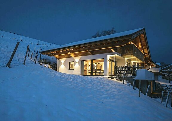 Erneuerte Holzfassade und Balkonverkleidung