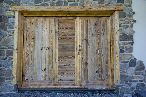 Holztor in Altholzoptik