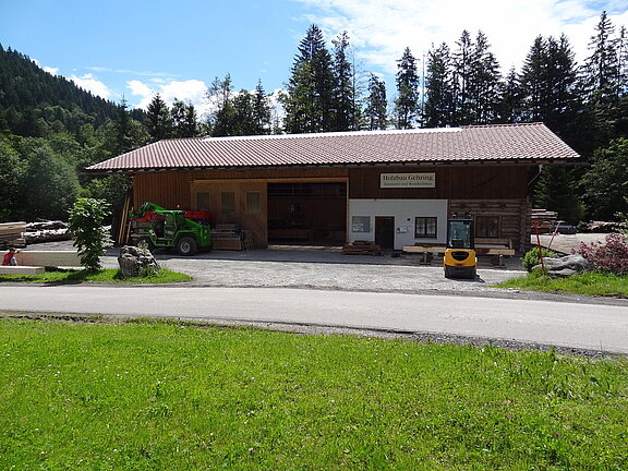 Gewerblich genutzte Holzhalle 