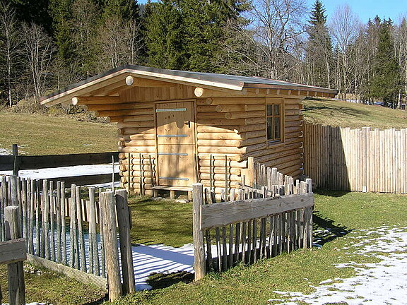 Gartenhaus aus gefrästem Rundholz