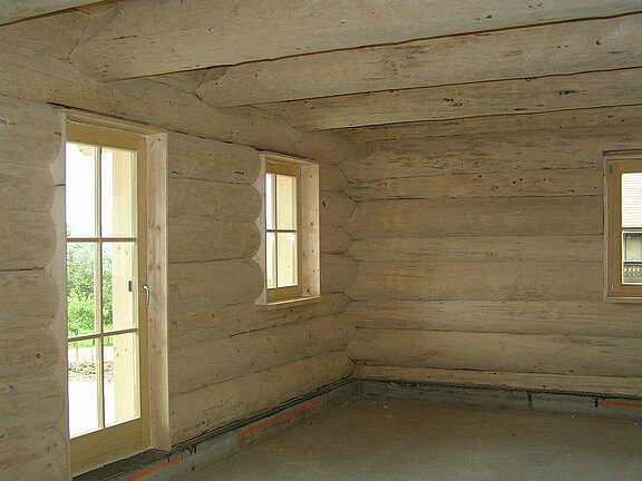 Innenansicht Blockhaus aus Naturstämmen